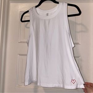Beyond Yoga Featherweight Balanced Muscle Tank w/ Hear Detail